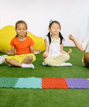 Lori Benson-Adams teaches Mindfulness and Yoga | Theramoves